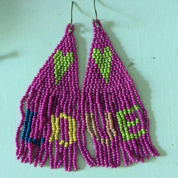 LOVE Earrings handmade beaded hot 🩷 pink 💚 - Picture 7 of 8